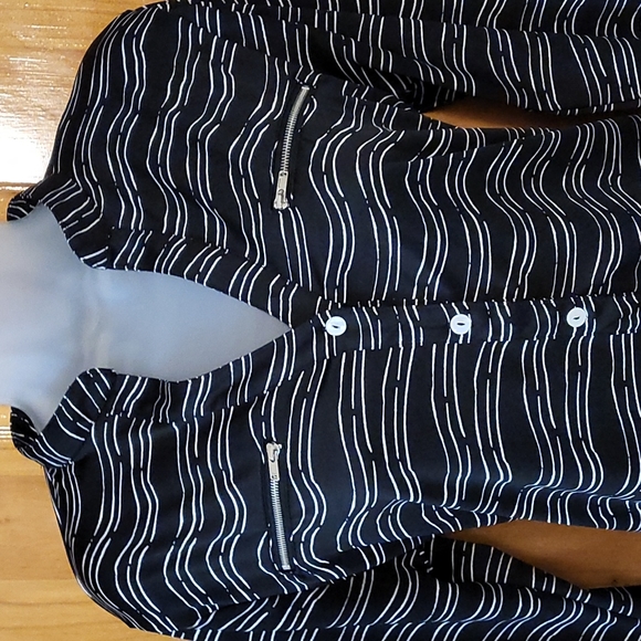 Black button down Blouse size S - Picture 2 of 2